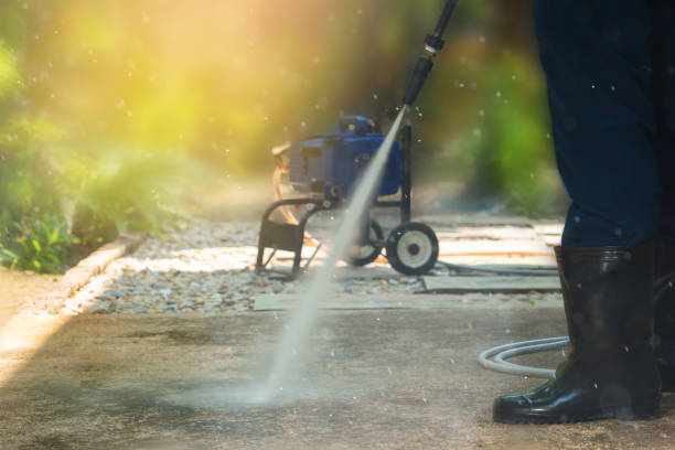 Best Pool Deck Cleaning  in Chisholm, MN